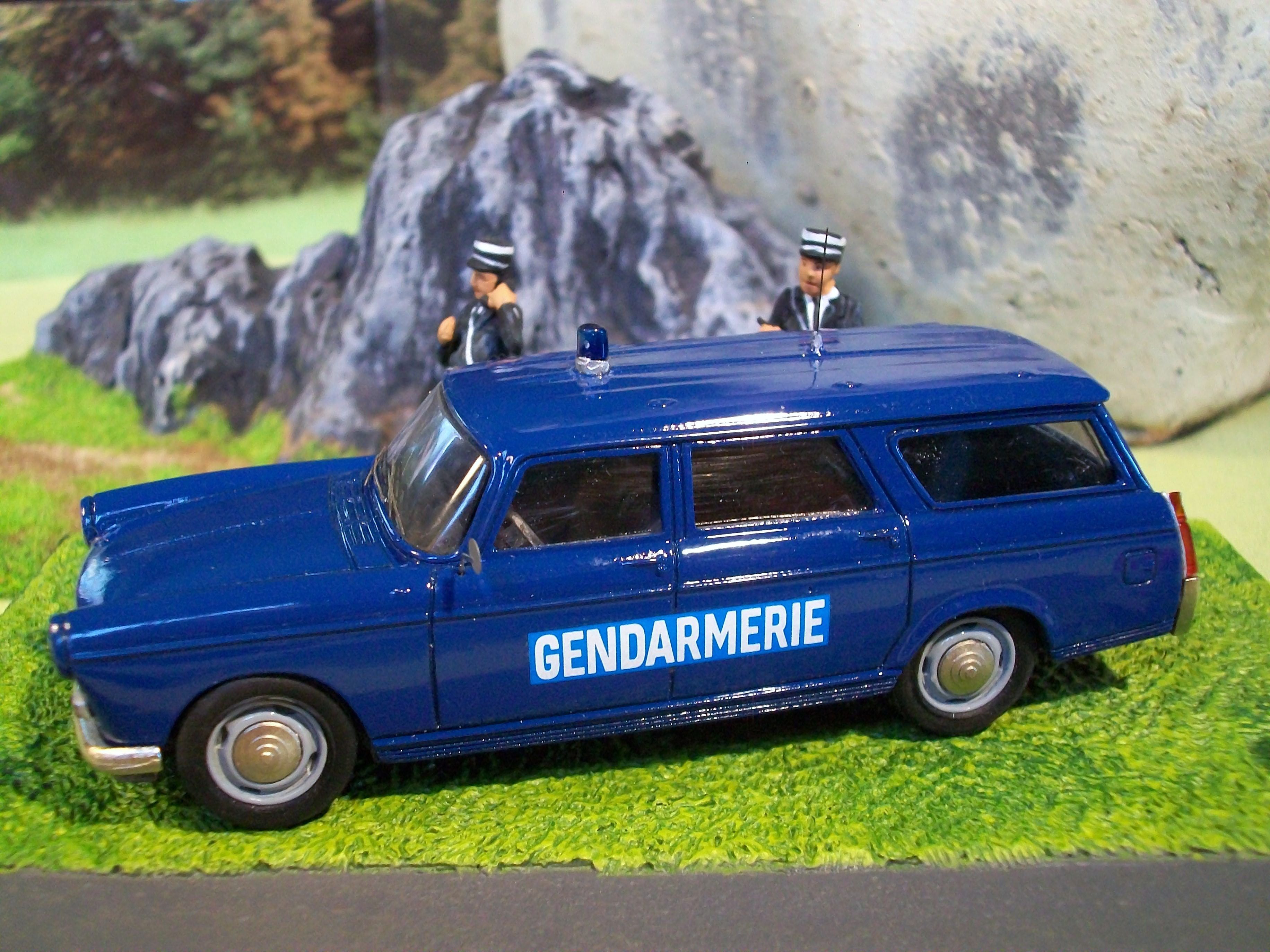 Peugeot 404 break Gendarmerie au 1/43 (Elysée, Eligor, Norev, Hachette