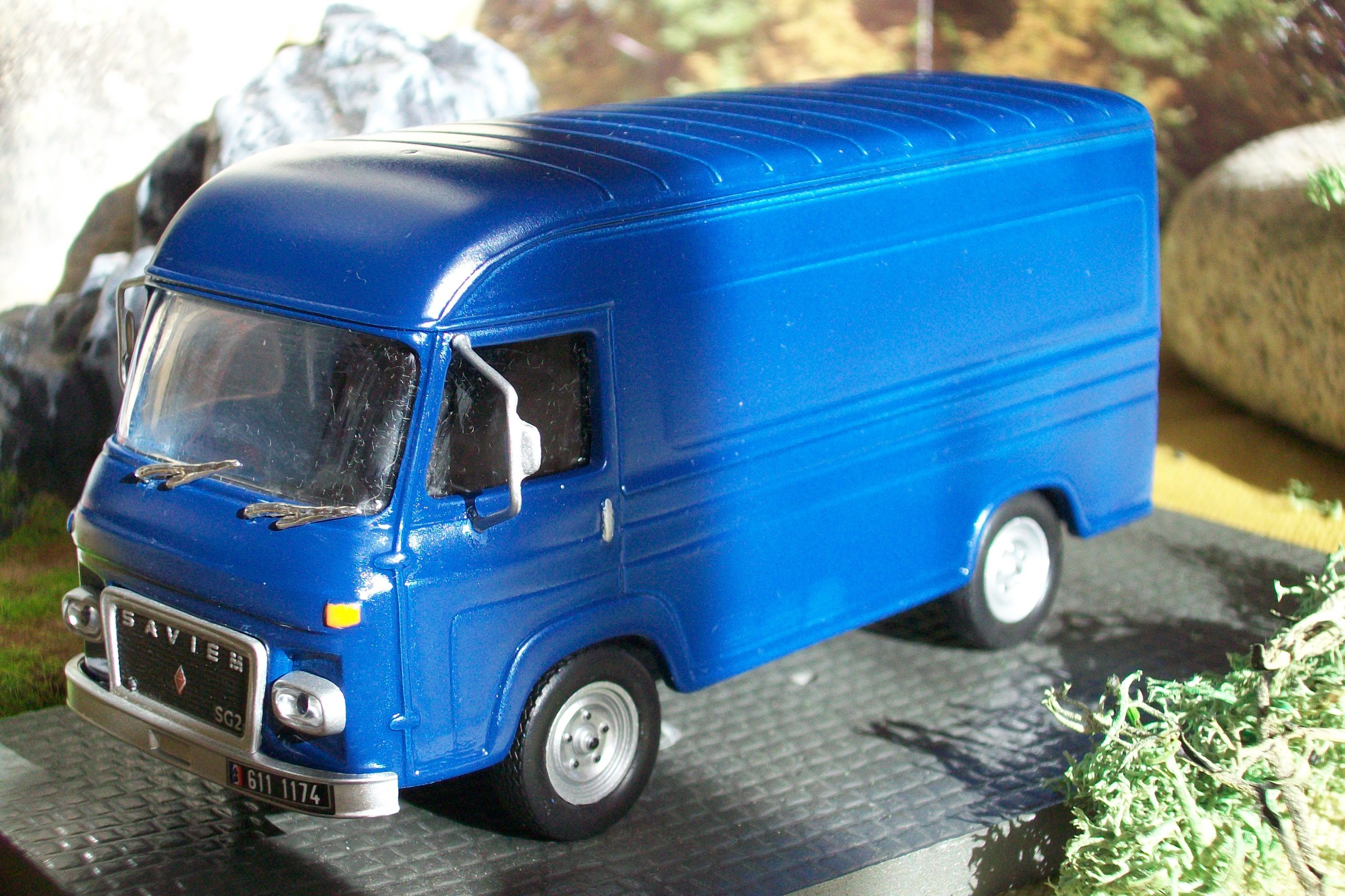 Ensemble Solido 1/43 - Saviem SG2 Compétition + Remorque 2 Essieux + R12 Gordini