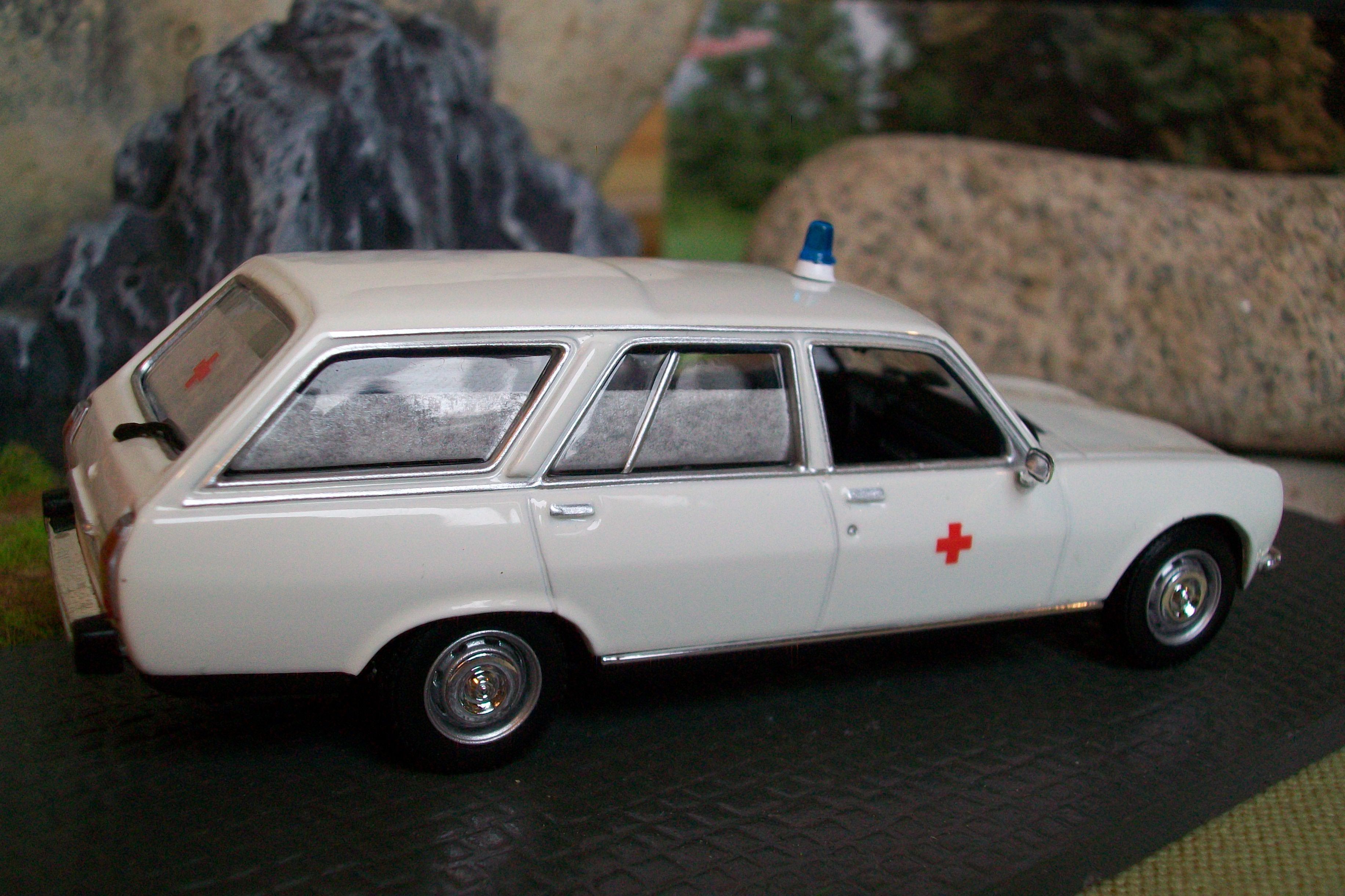 Solido 1:43 N°23 B - Peugeot 504 Break Gendarmerie - Collection Miniature