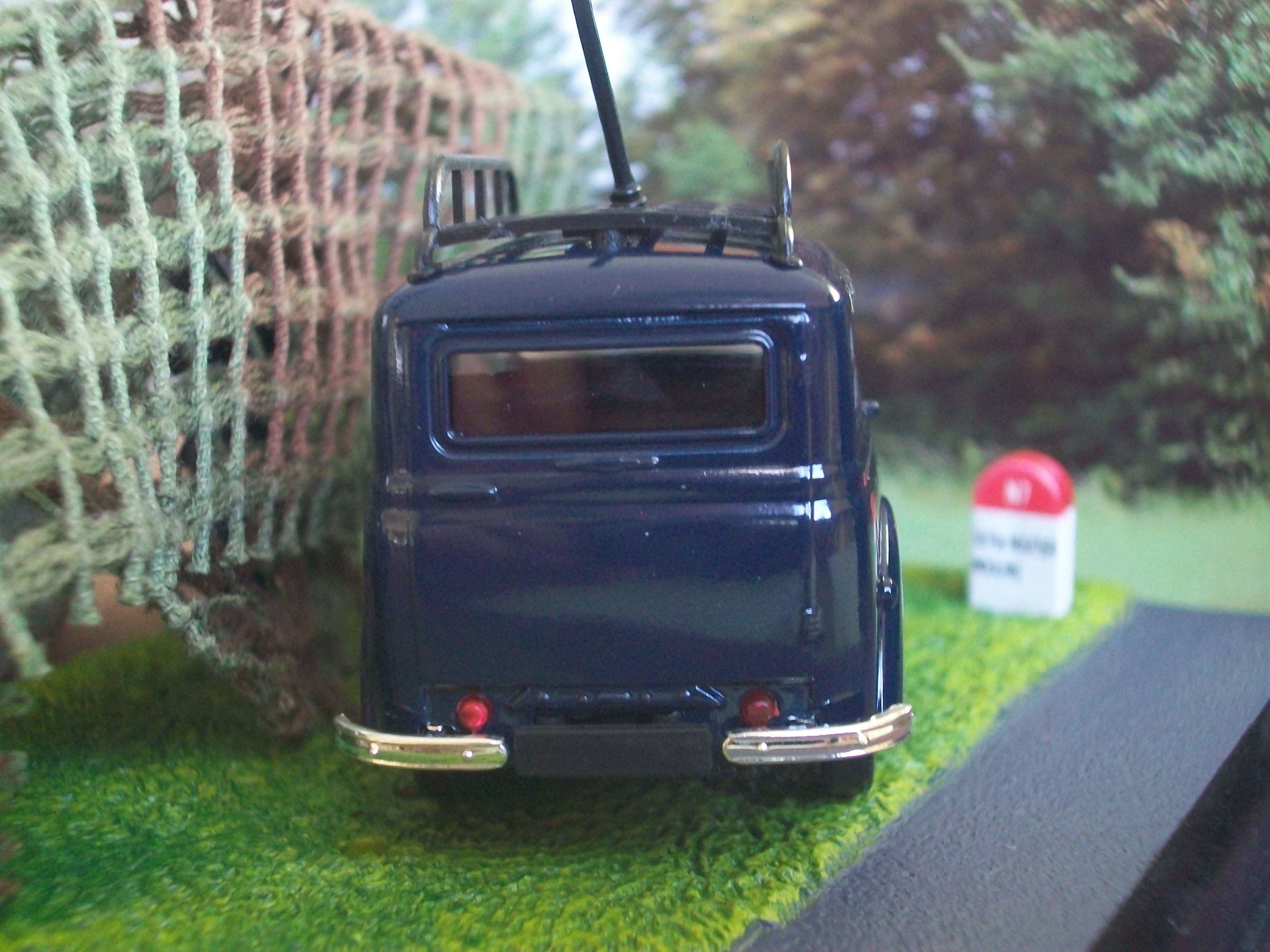 Garage Et Petites Voitures CIJ En Tôle – Starter – 20x14 Cm – Véhicules Renault 1939 – Jouet Ancien